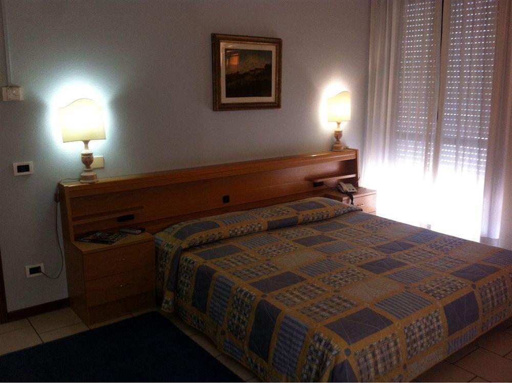 Hotel Cristallo Barga Fornaci di Barga المظهر الخارجي الصورة