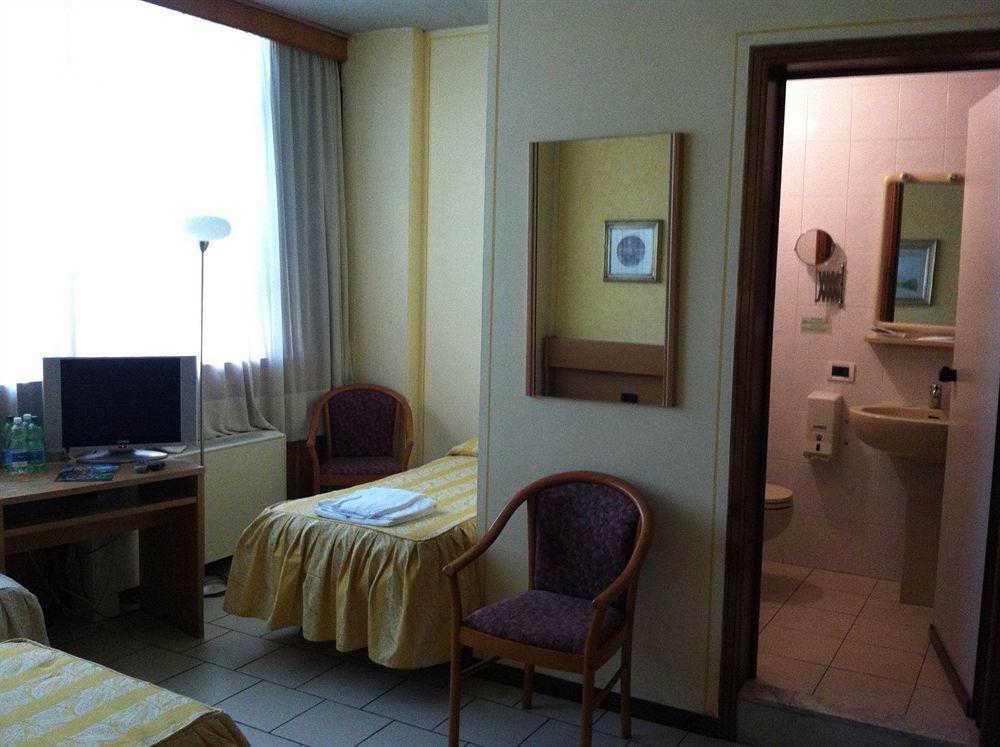 Hotel Cristallo Barga Fornaci di Barga المظهر الخارجي الصورة