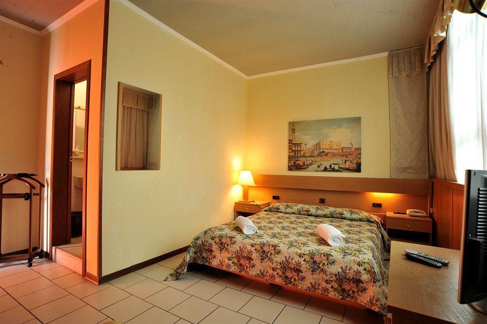 Hotel Cristallo Barga Fornaci di Barga المظهر الخارجي الصورة