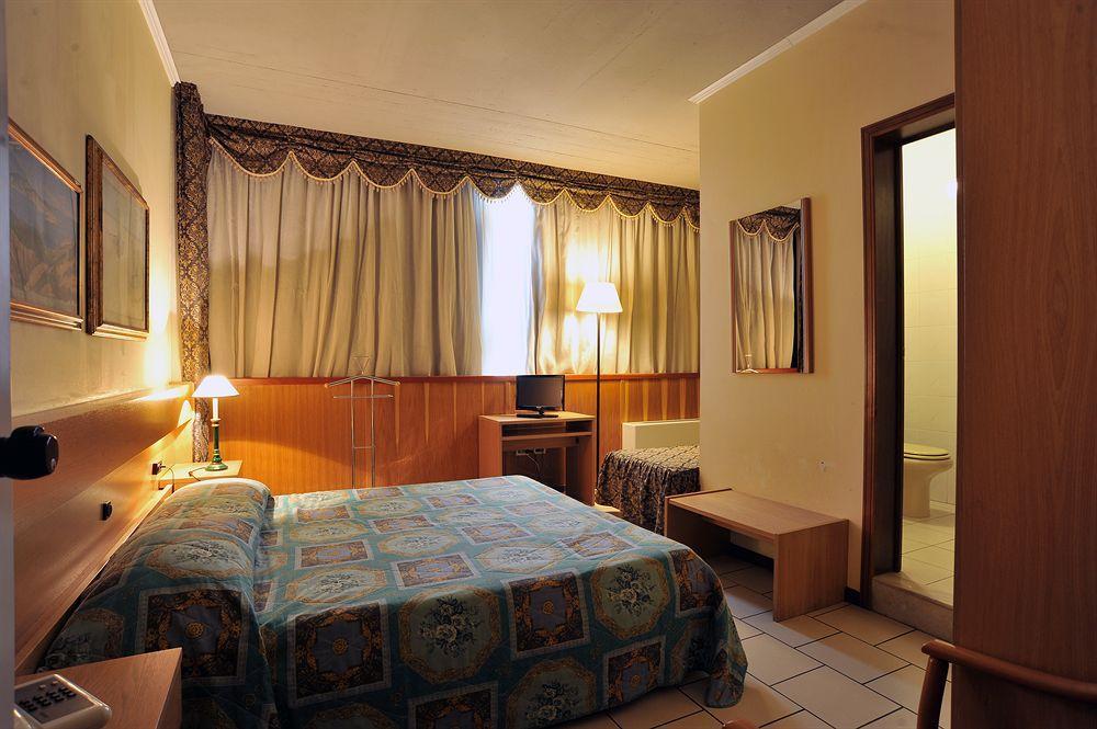 Hotel Cristallo Barga Fornaci di Barga المظهر الخارجي الصورة