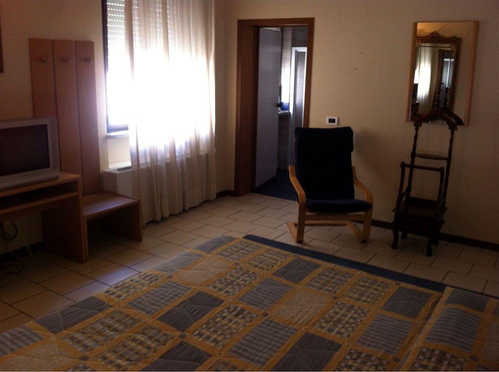 Hotel Cristallo Barga Fornaci di Barga المظهر الخارجي الصورة