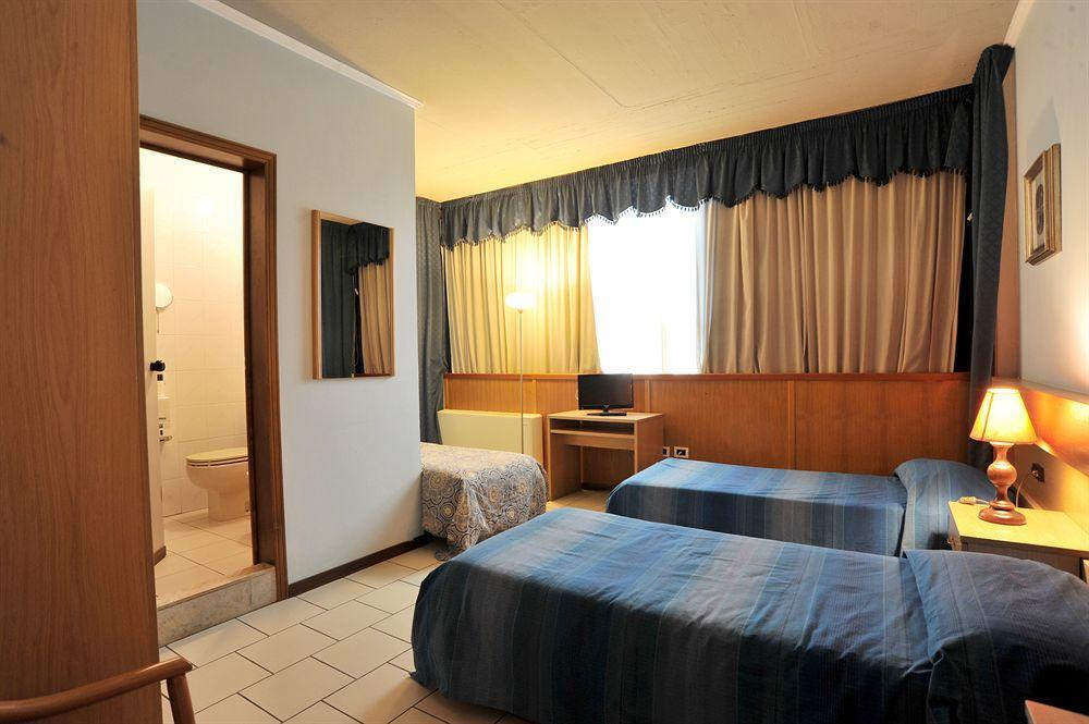 Hotel Cristallo Barga Fornaci di Barga المظهر الخارجي الصورة