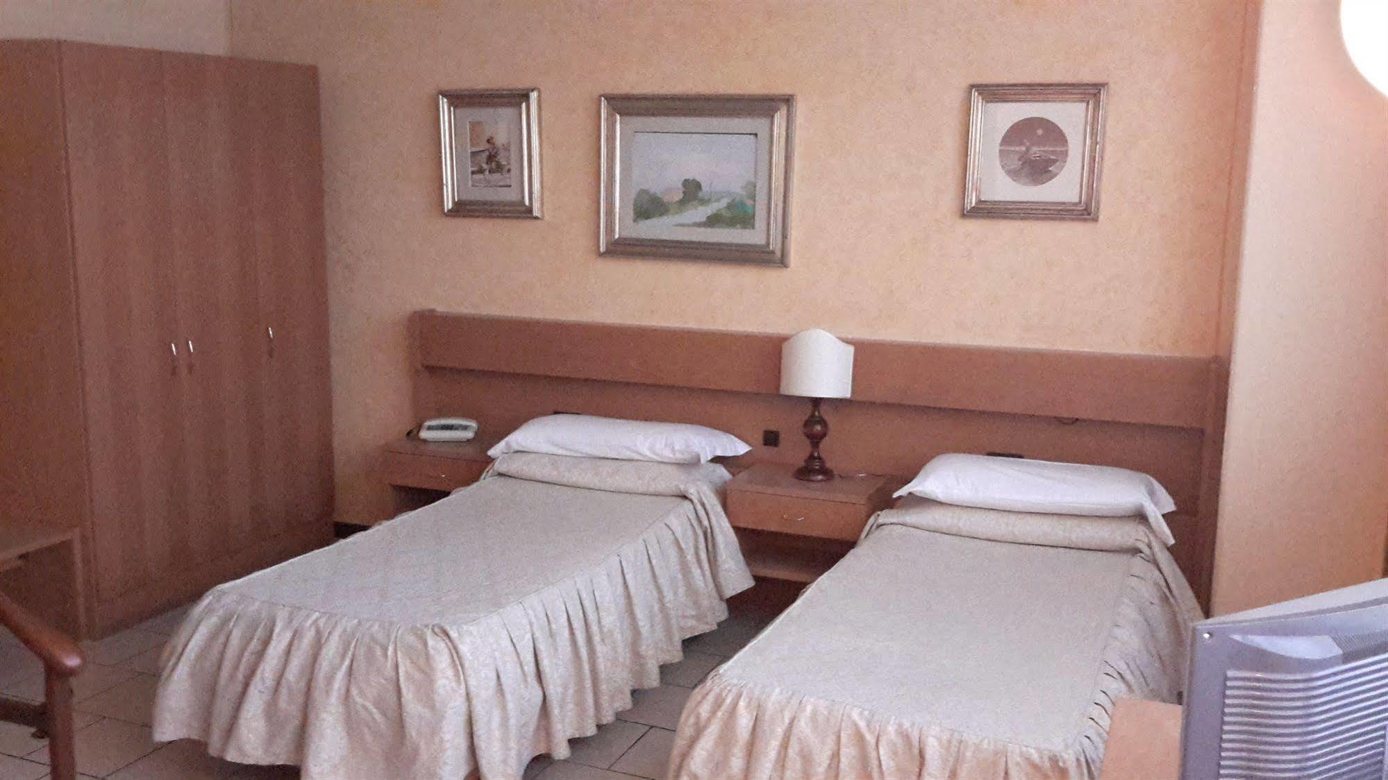 Hotel Cristallo Barga Fornaci di Barga المظهر الخارجي الصورة