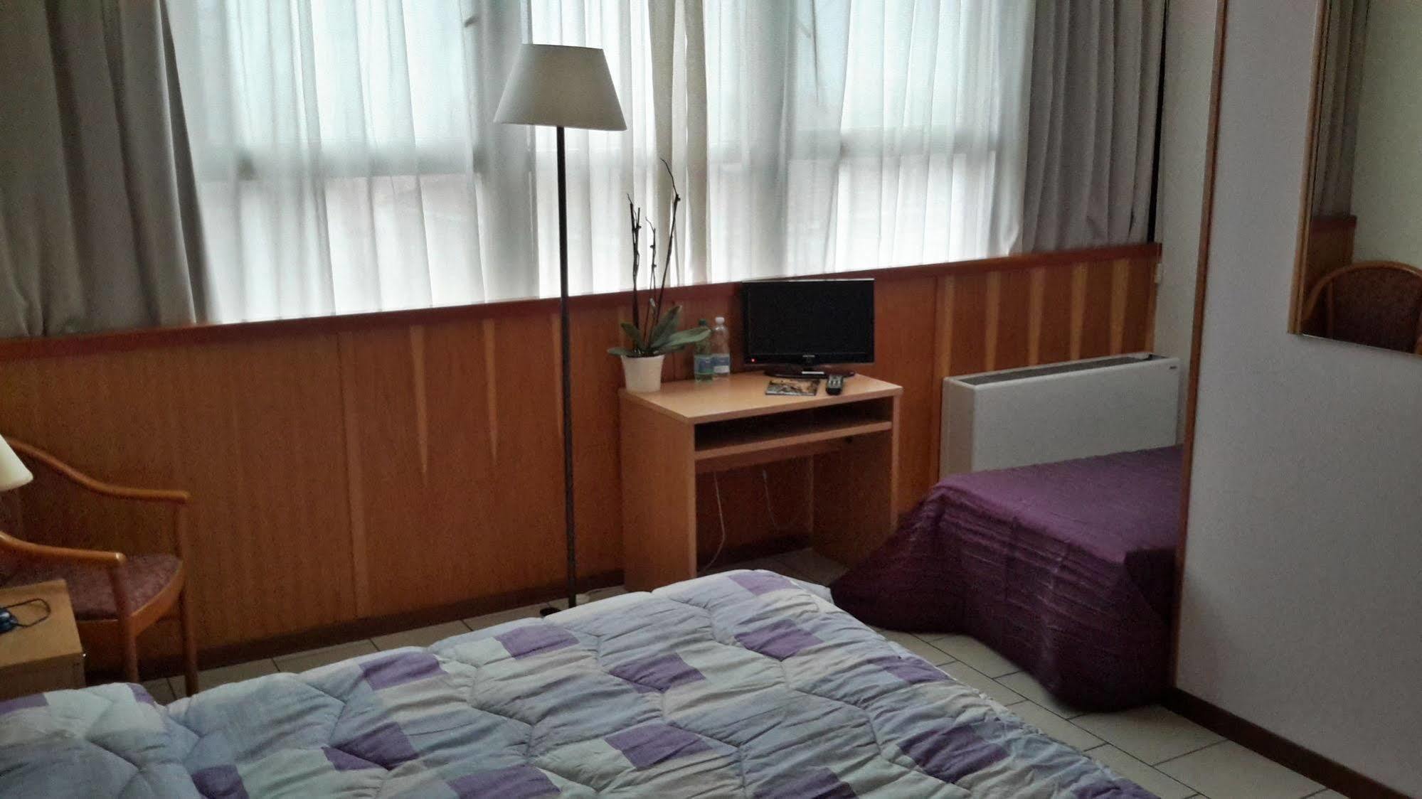 Hotel Cristallo Barga Fornaci di Barga المظهر الخارجي الصورة